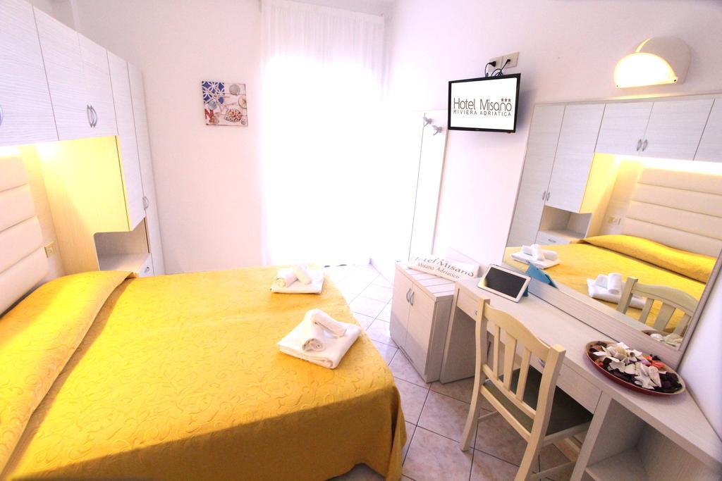 Hotel Misano ミザーノ・アドリアーティコ エクステリア 写真