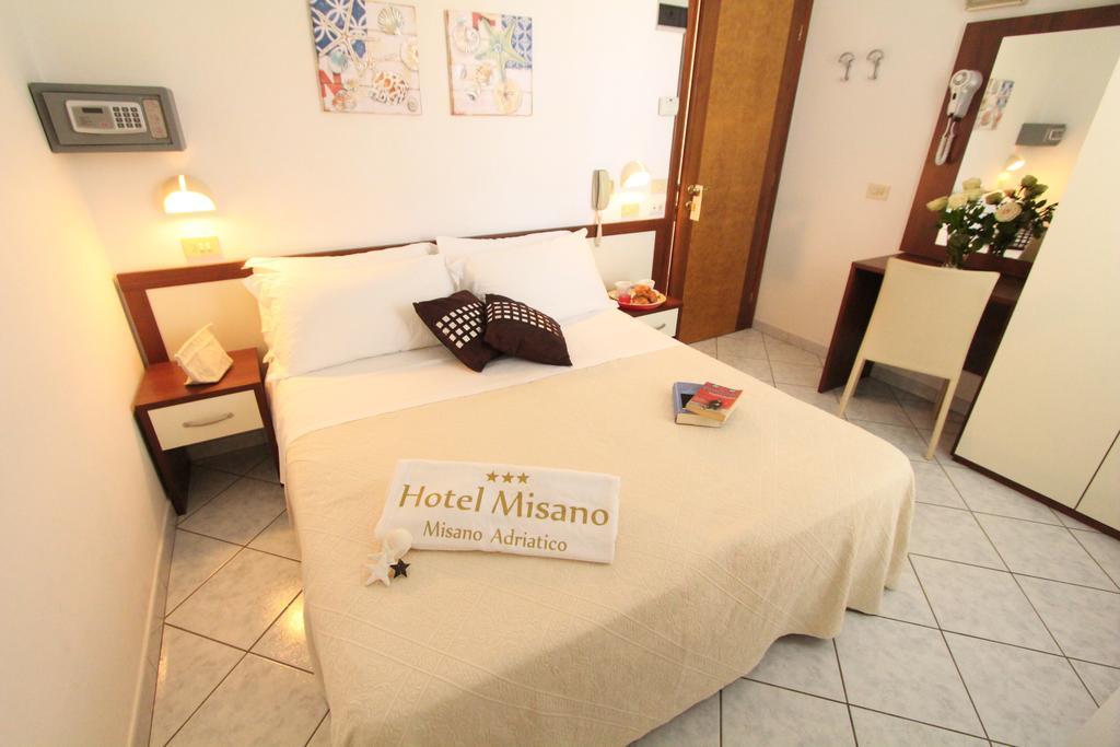 Hotel Misano ミザーノ・アドリアーティコ エクステリア 写真