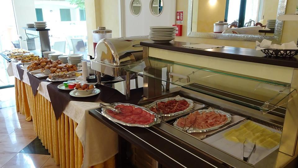 Hotel Misano ミザーノ・アドリアーティコ エクステリア 写真